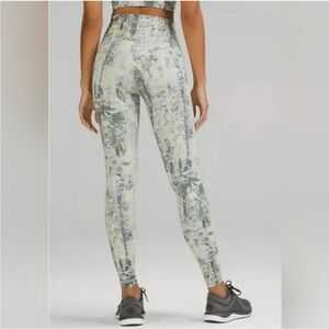 Lululemon Athletica Gray and White Patterned Leggings NWOT Size 0